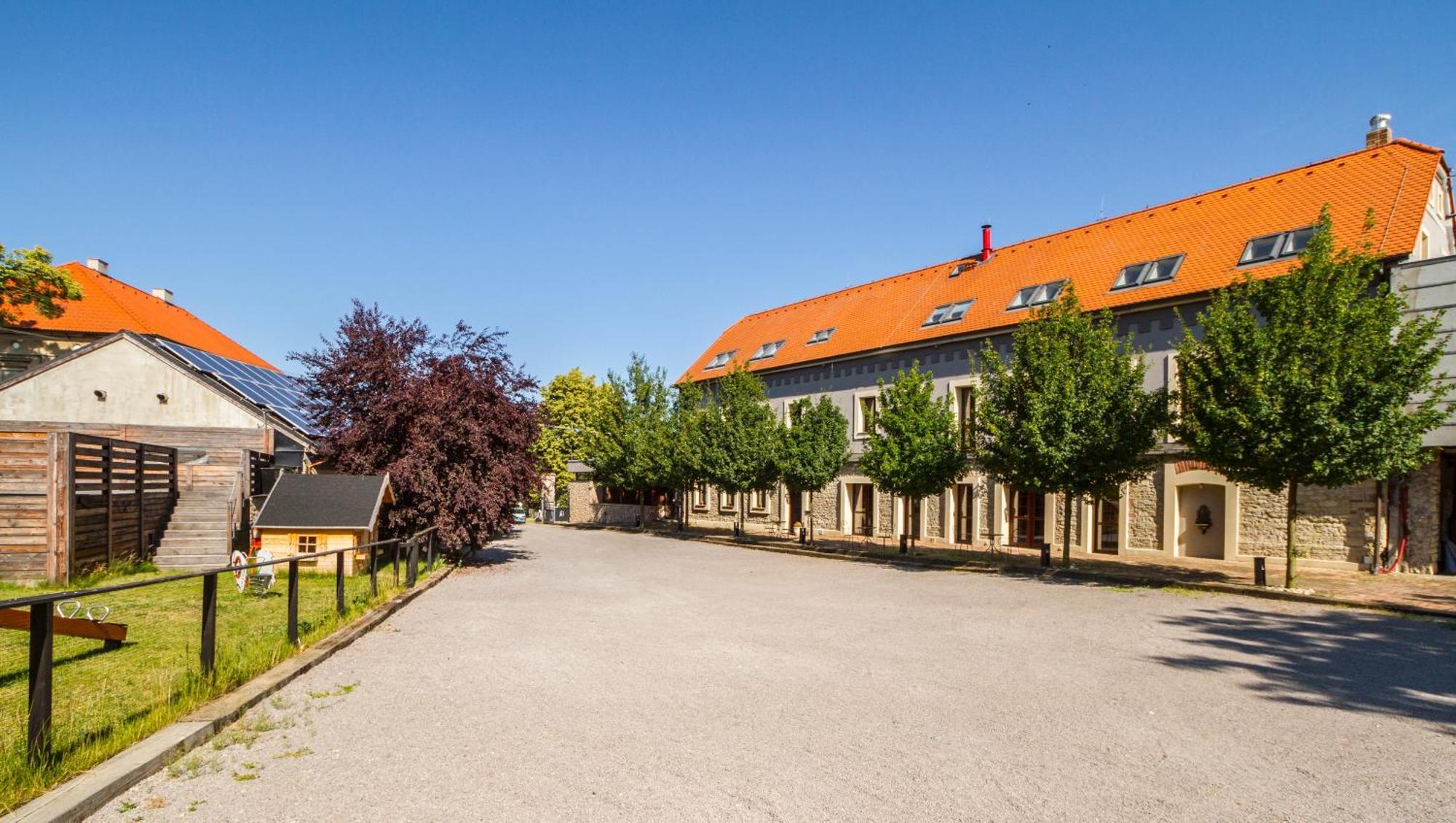 Chateau Nightingales Hostoun Eksteriør bilde